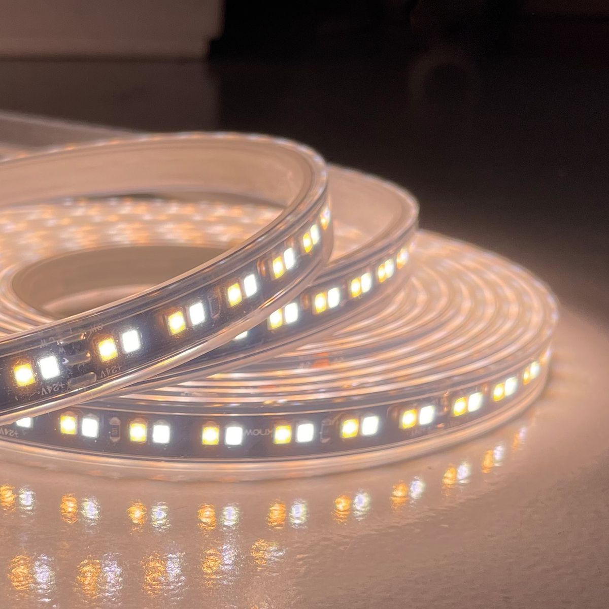 фото светодиодная лента favourite 19,8w/m 168led/m 2835smd от теплого до холодного 5m 2001-62020 | 220svet.ru
